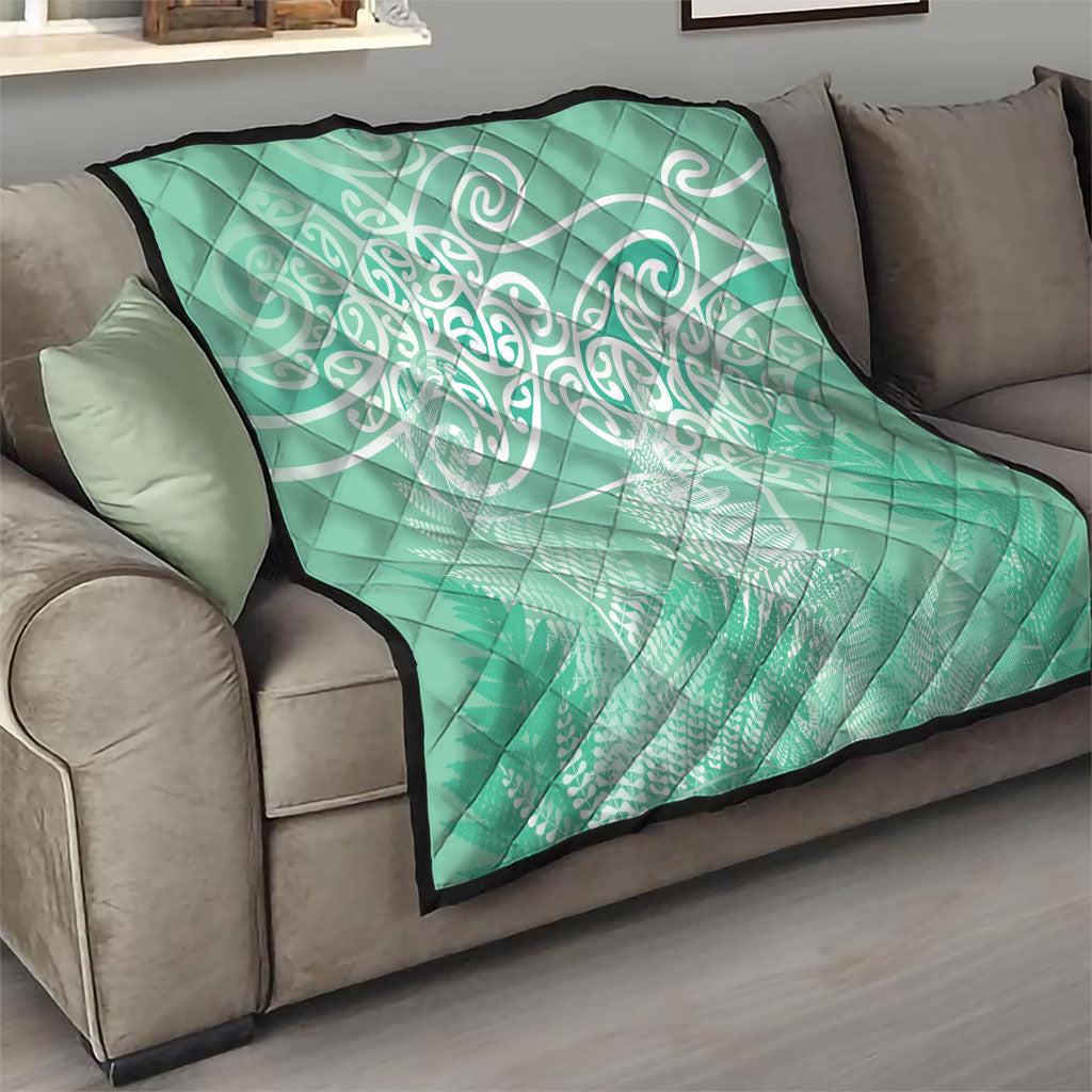 Aotearoa Maori Koru Curves Quilt Silver Ferns - Mint