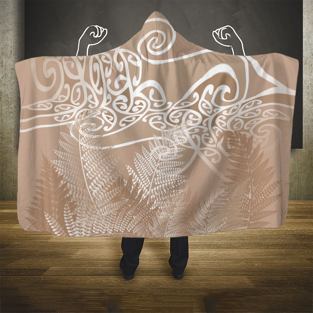 Aotearoa Maori Koru Curves Hooded Blanket Silver Ferns - Mocha