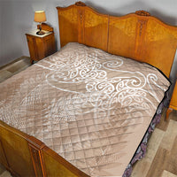 Aotearoa Maori Koru Curves Quilt Silver Ferns - Mocha