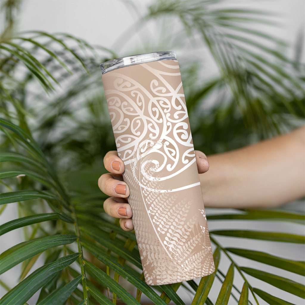 Aotearoa Maori Koru Curves Skinny Tumbler Silver Ferns - Mocha