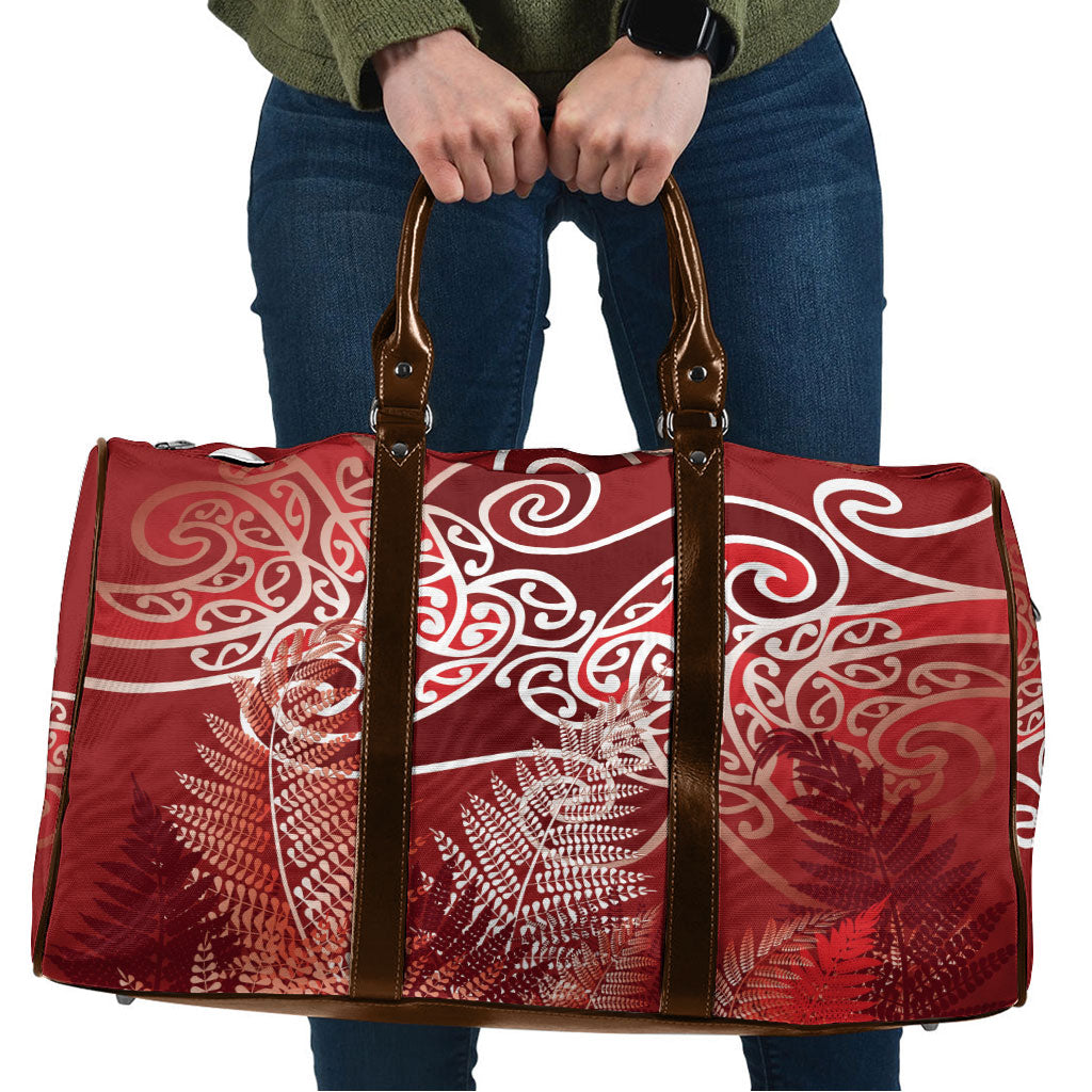 Aotearoa Maori Koru Curves Travel Bag Silver Ferns - Crimson Red LT7 Red - Polynesian Pride