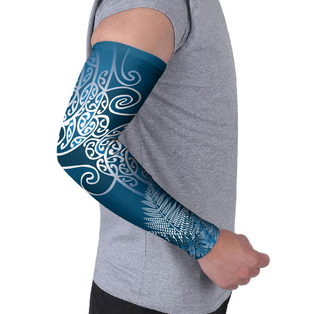 Aotearoa Maori Koru Curves Arm Sleeves Silver Ferns - Navy Blue