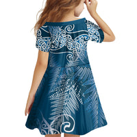 Aotearoa Maori Koru Curves Family Matching Off Shoulder Short Dress and Hawaiian Shirt Silver Ferns - Navy Blue