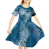 Aotearoa Maori Koru Curves Kid Short Sleeve Dress Silver Ferns - Navy Blue