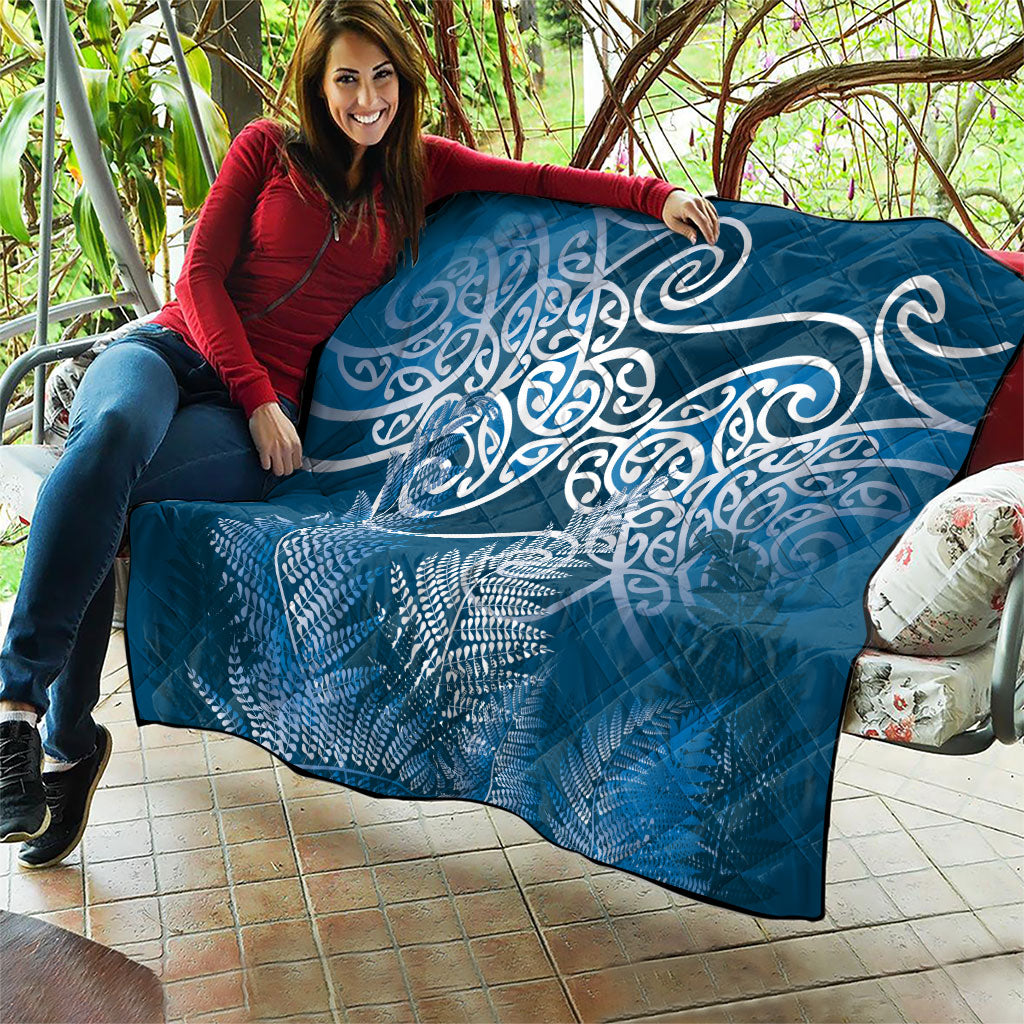 Aotearoa Maori Koru Curves Quilt Silver Ferns - Navy Blue