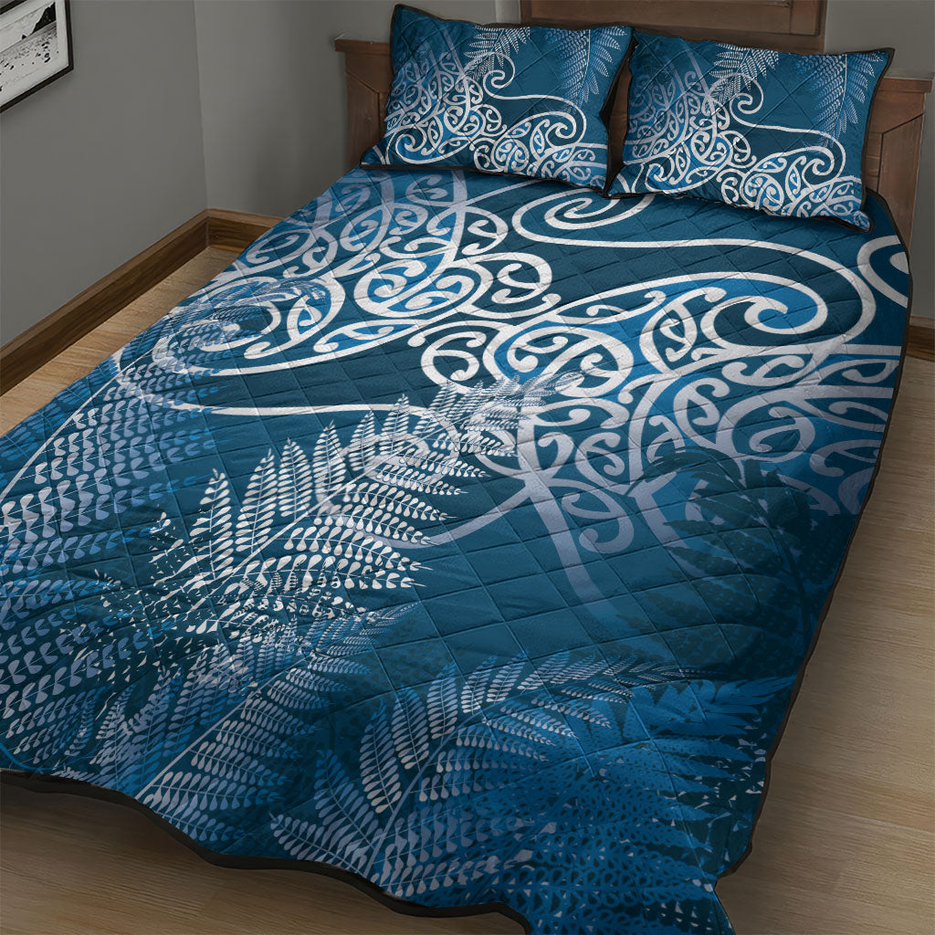 Aotearoa Maori Koru Curves Quilt Bed Set Silver Ferns - Navy Blue