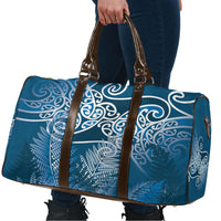 Aotearoa Maori Koru Curves Travel Bag Silver Ferns - Navy Blue