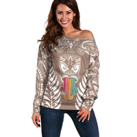 Personalised Kia Kaha Te Reo Maori Off Shoulder Sweater Hei Tiki Mix Koru - Brown LT7 Women Brown - Polynesian Pride