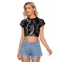 Polynesia Plumeria Lei Raglan Cropped T Shirt Black Curves Motif LT7 Female Black - Polynesian Pride