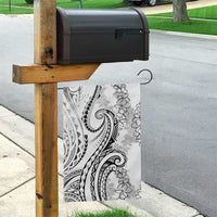 Polynesia Plumeria Lei Garden Flag White Curves Motif