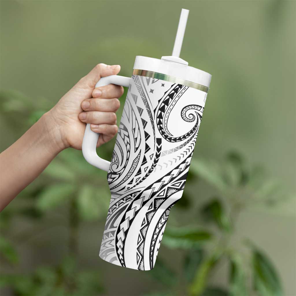 Polynesia Plumeria Lei Tumbler With Handle White Curves Motif
