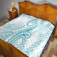 Polynesia Plumeria Lei Quilt White Turquoise Curves Motif