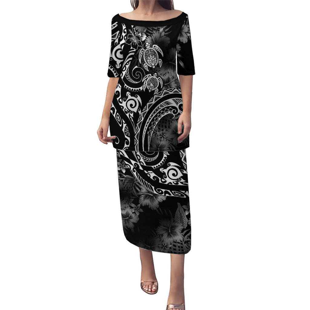 Aloha Hawaii Turtles Floral Family Matching Puletasi and Hawaiian Shirt Obsidian Glaze LT7 Mom's Dress Black - Polynesian Pride