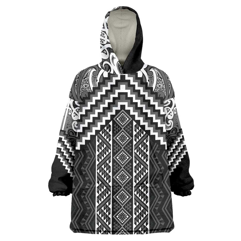 Maori Tukutuku Taniko Motifs Wearable Blanket Hoodie Black Poutama Mix Kowhaiwhai