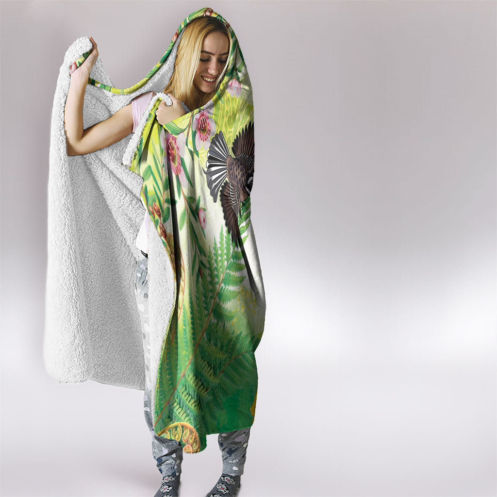 New Zealand Maori Mahuru Hooded Blanket Tui With Pikawakawa Spring Colors LT7 - Polynesian Pride