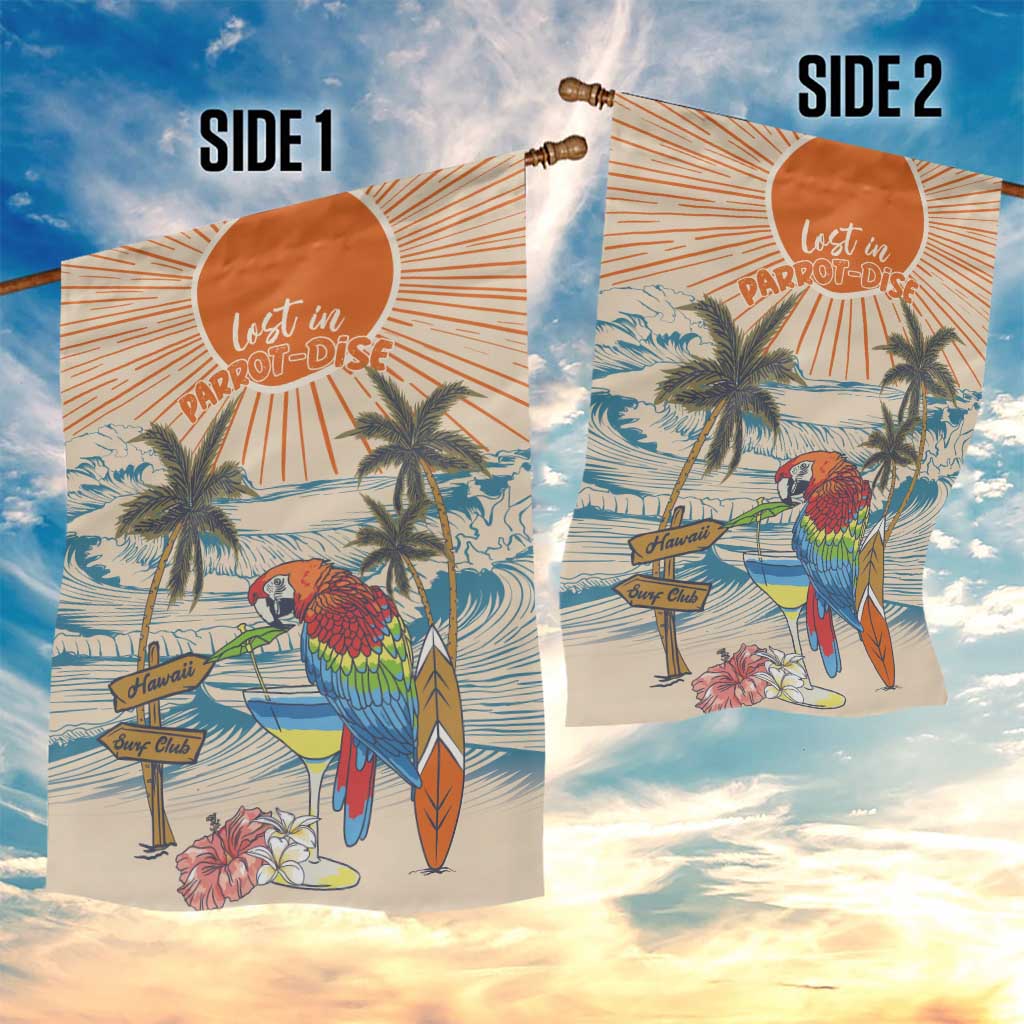 Christmas In July - Hawaii Retro Garden Flag Lost In Parrot-dise