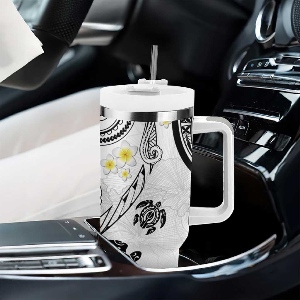 Polynesia Tribal Tumbler With Handle White Plumeria Tentacles