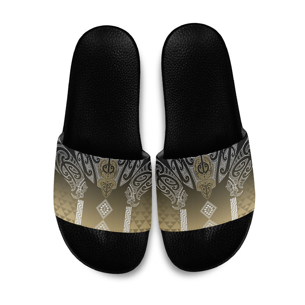 Aotearoa Maori Iwi Heritage Slide Sandals Waikato Tainui Parauri LT7 Earth Gold - Polynesian Pride
