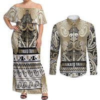 Aotearoa Iwi Waikato Tainui Couples Matching Off Shoulder Maxi Dress and Long Sleeve Button Shirt Maori Wharenui House Tribal Pattern LT9 Light Gold - Polynesian Pride