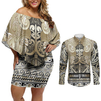 Aotearoa Iwi Waikato Tainui Couples Matching Off Shoulder Short Dress and Long Sleeve Button Shirt Maori Wharenui House Tribal Pattern LT9 Light Gold - Polynesian Pride