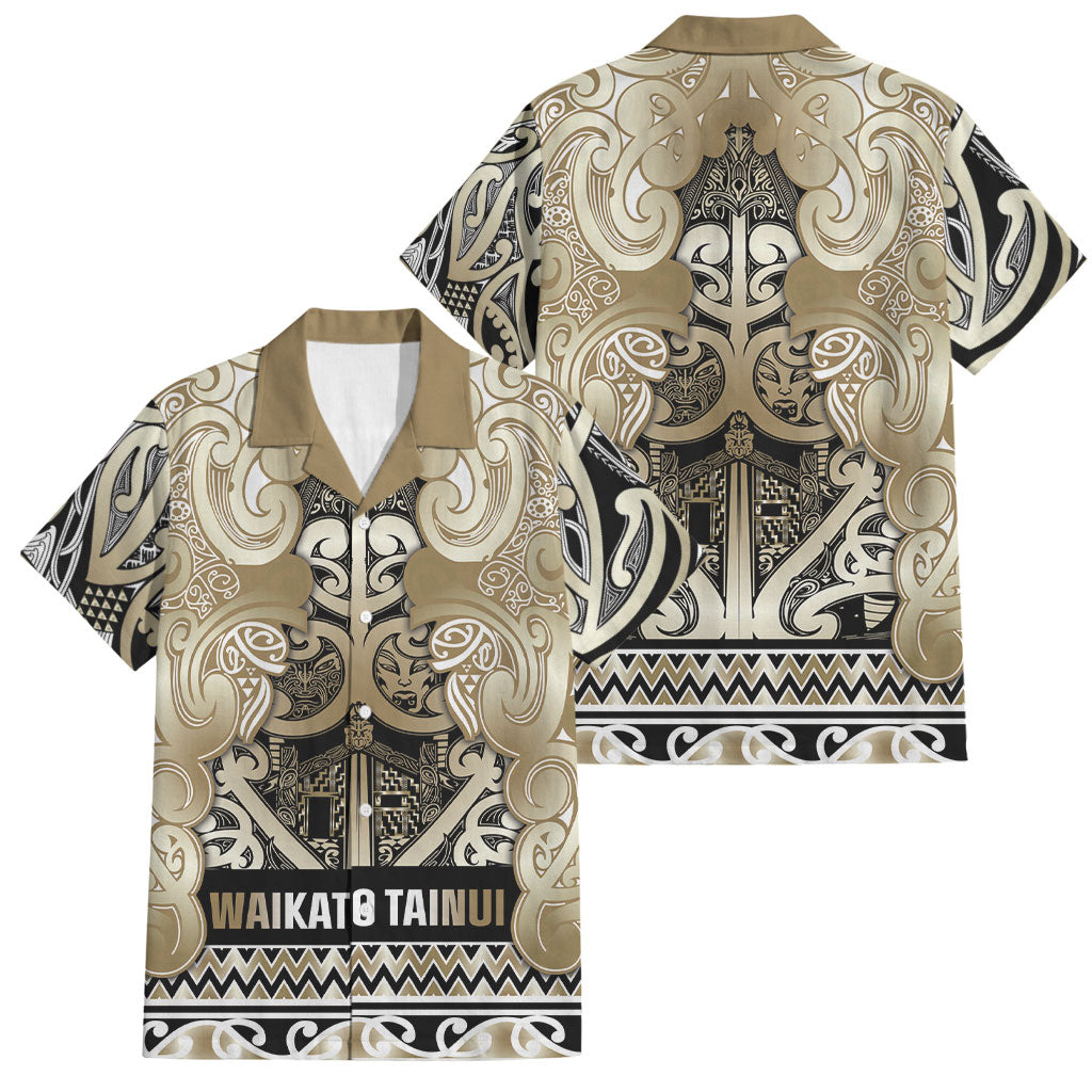 Aotearoa Iwi Waikato Tainui Family Matching Puletasi and Hawaiian Shirt Maori Wharenui House Tribal Pattern LT9 Dad's Shirt - Short Sleeve Light Gold - Polynesian Pride