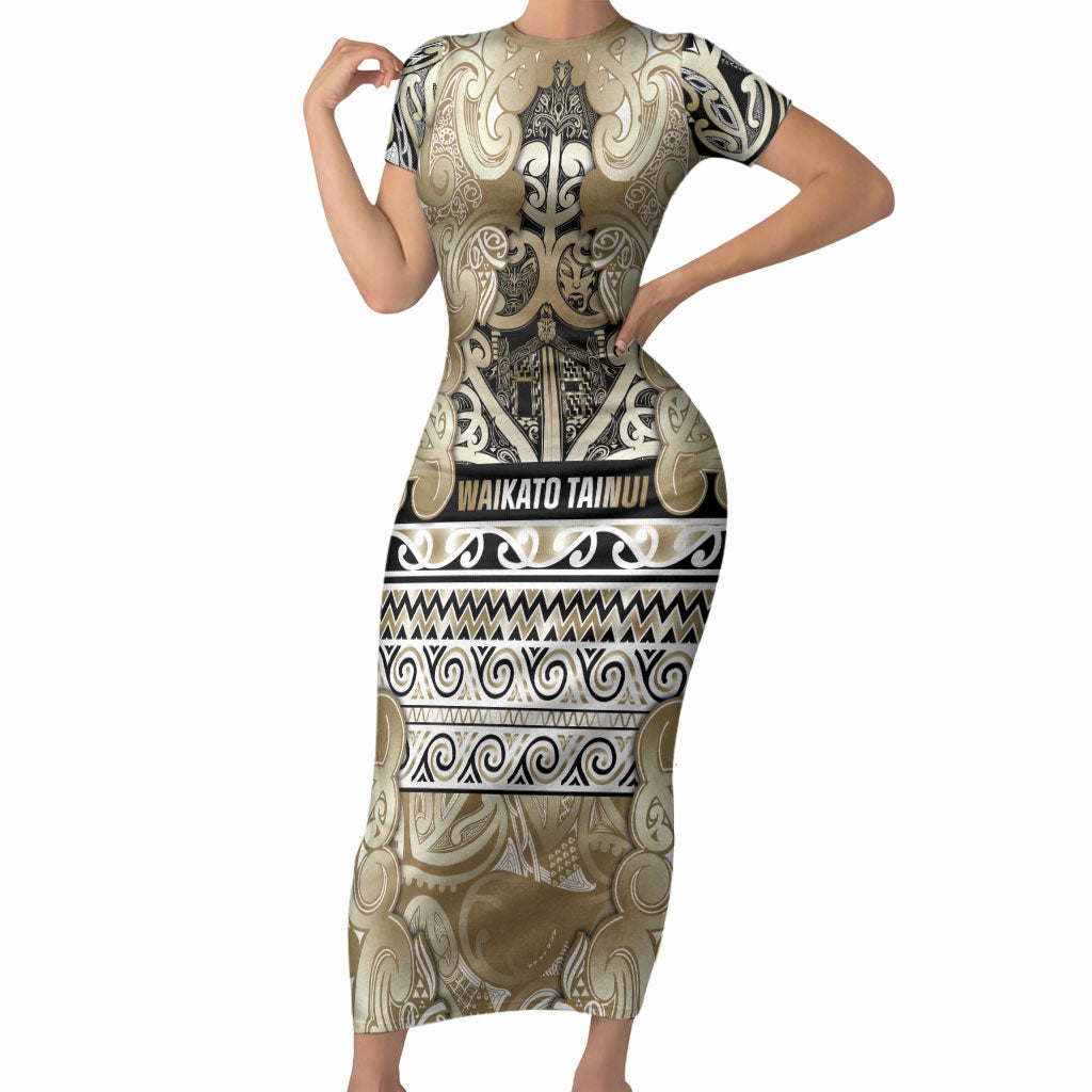 Aotearoa Iwi Waikato Tainui Short Sleeve Bodycon Dress Maori Wharenui House Tribal Pattern LT9 Long Dress Light Gold - Polynesian Pride