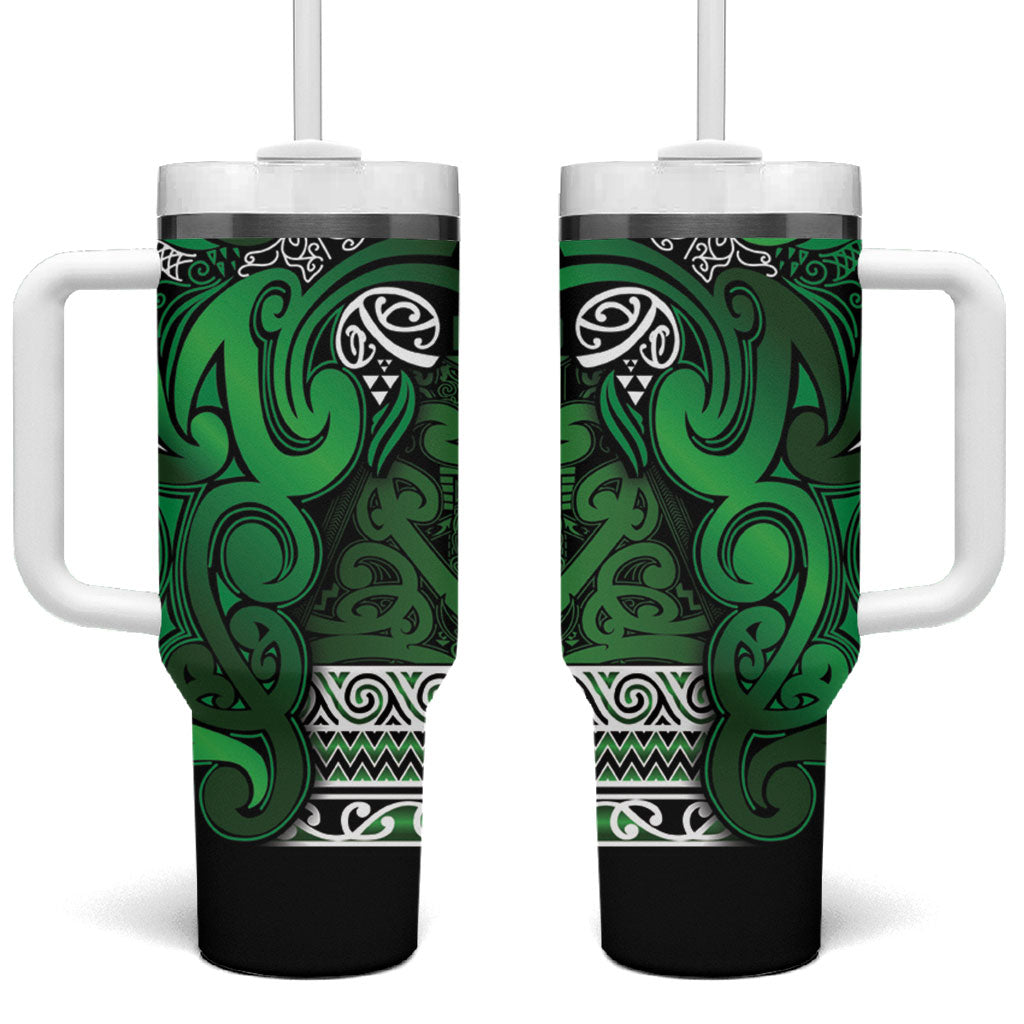 Aotearoa Iwi Ngati Maniapoto Tumbler With Handle Maori Wharenui House Tribal Pattern LT9 One Size: 40 oz Dark green - Polynesian Pride