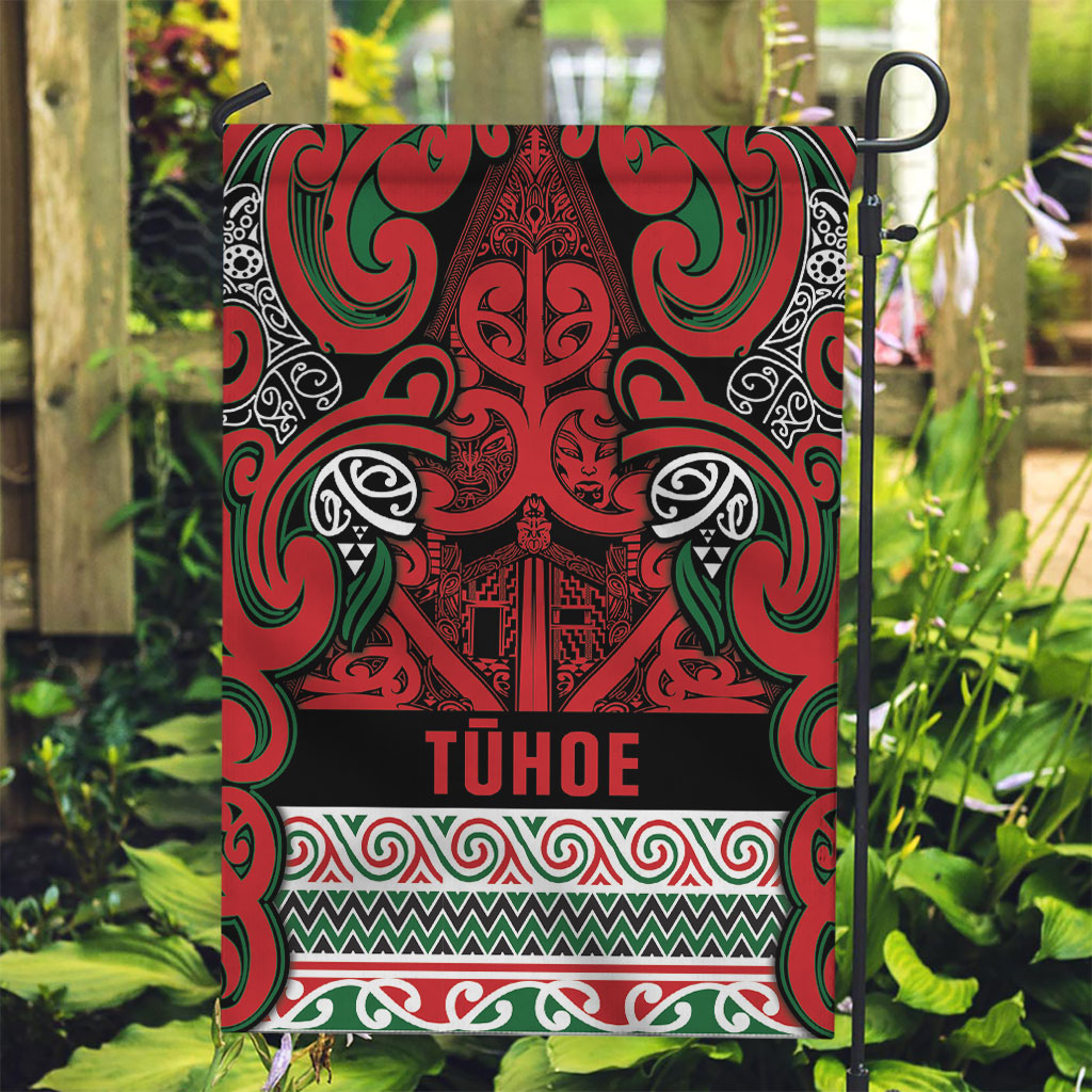 Aotearoa Iwi Tuhoe Garden Flag Maori Wharenui House Tribal Pattern LT9 Garden Flag Green Red - Polynesian Pride