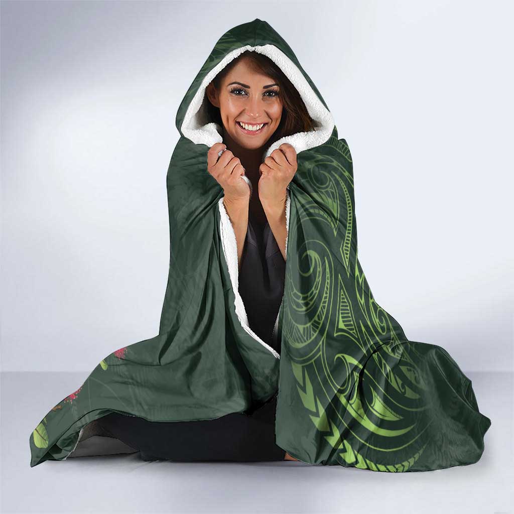 Meri Kirihimete Kakapo Hooded Blanket Green Silver Fern Christmas Vibe LT9 - Polynesian Pride
