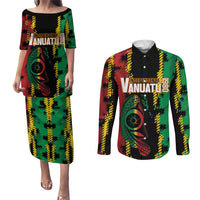 Vanuatu 46th Year Anniversary Couples Matching Puletasi and Long Sleeve Button Shirt Tamtam Slit Drums Long God Yumi Stanap LT9 Black - Polynesian Pride