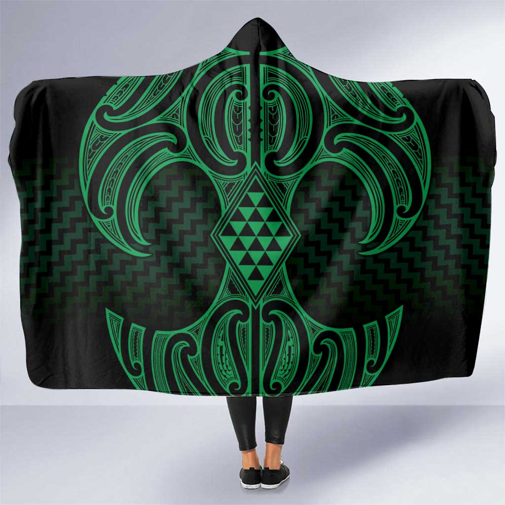Kakariki Maori Ta Moko Poutama Art Hooded Blanket