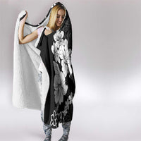 American Samoa Lotu Tamaiti Hooded Blanket White Sunday Plumeria Black Vibe LT9 - Polynesian Pride