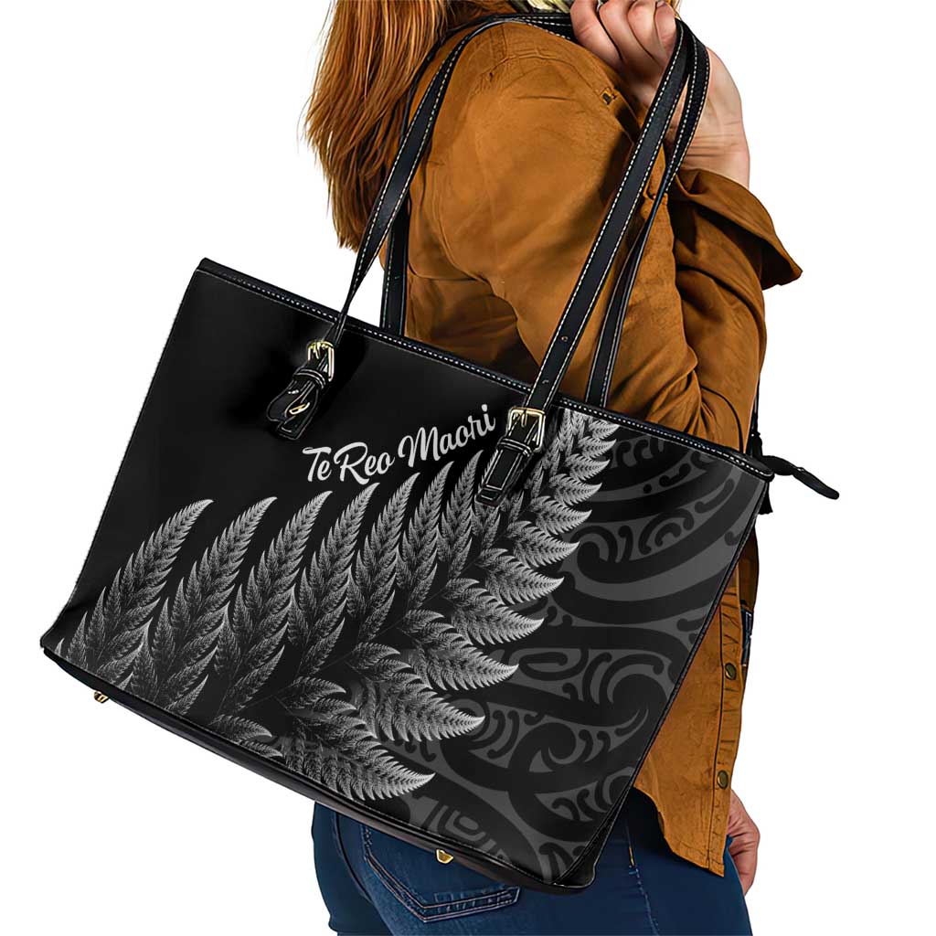 New Zealand Te Reo Māori Leather Tote Bag Simple Black Fern