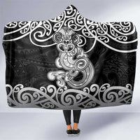 Te Reo Maori Tiki Inspired Art Hooded Blanket