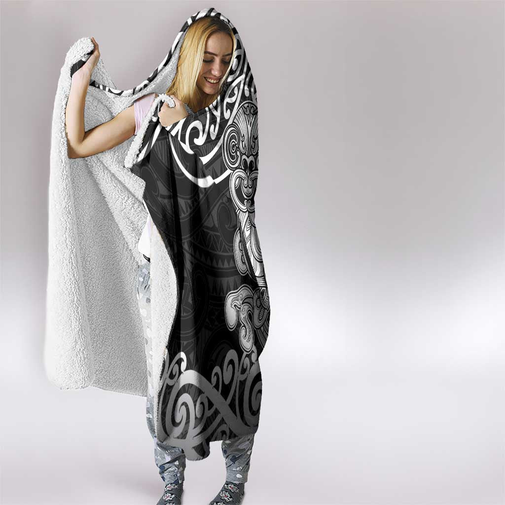 Te Reo Maori Tiki Inspired Art Hooded Blanket