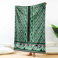 New Zealand Maori Niho Taniwha Blanket Kakariki Mangopare and Puhoro Pattern