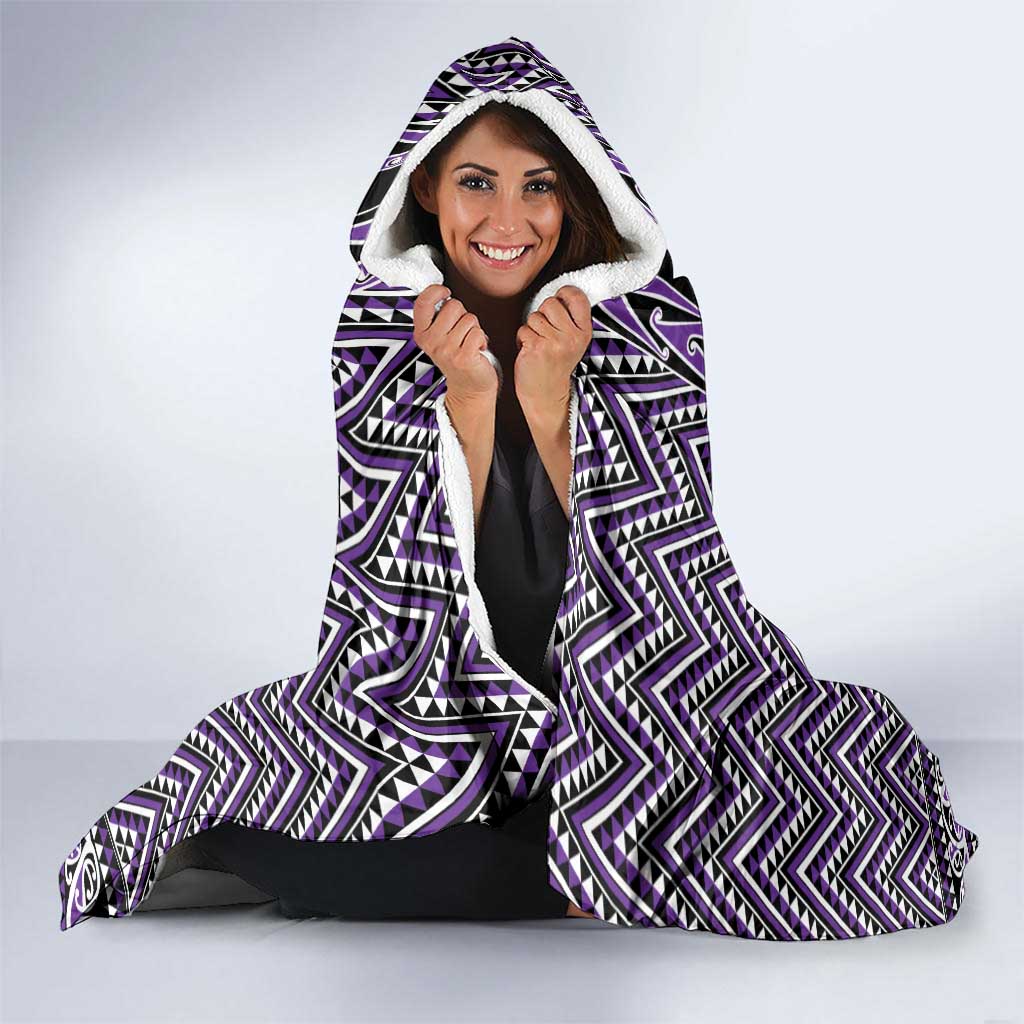 New Zealand Maori Niho Taniwha Hooded Blanket Waiporopo Mangopare and Puhoro Pattern
