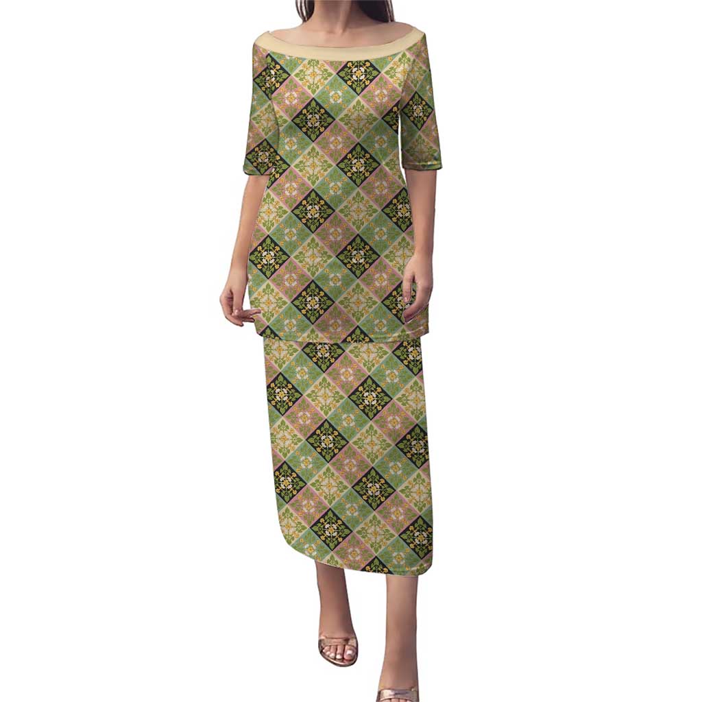 Seamless Pattern Puakenikeni and Kalo Puletasi - Polynesian Pride