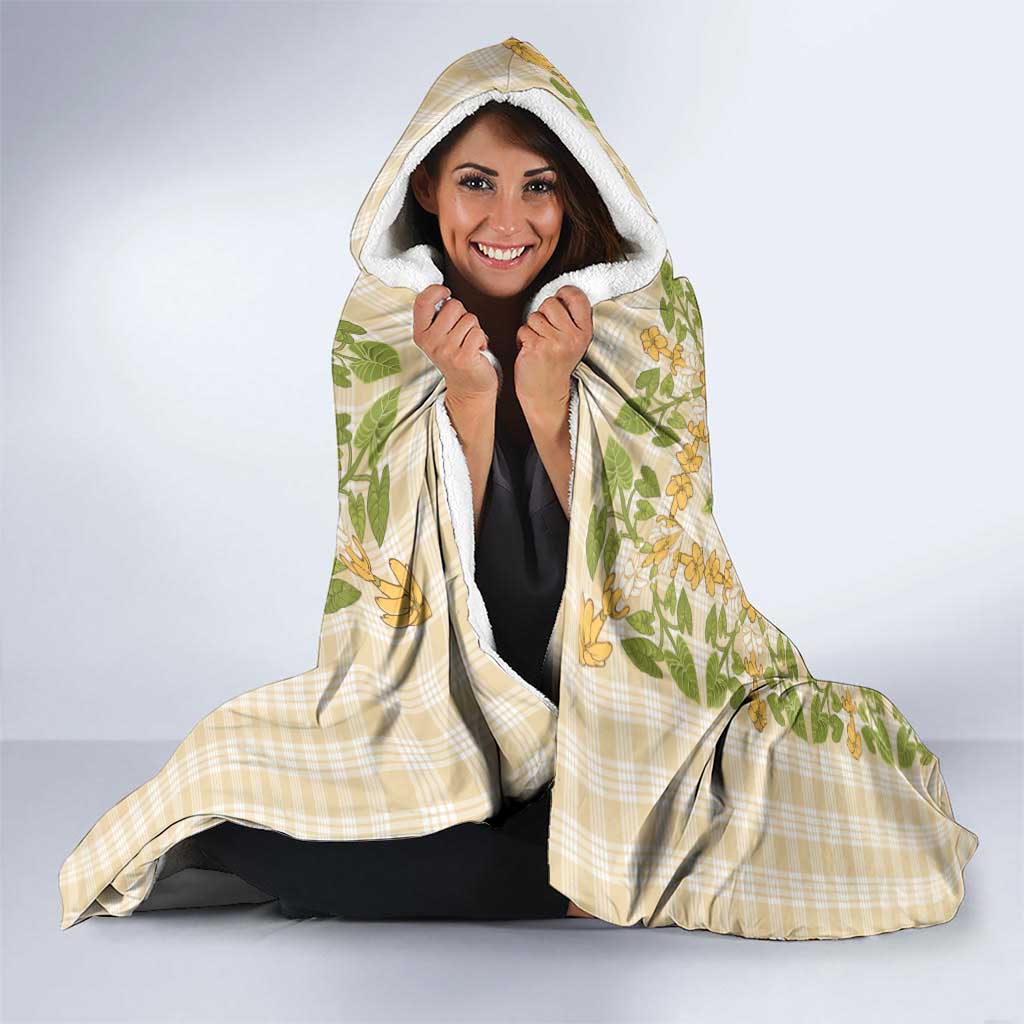 Squares Puakenikeni and Kalo Hooded Blanket Beige Palaka Hawaiian Quilt Pattern - Polynesian Pride