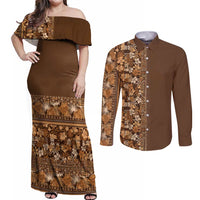 Hawaiian Tribal Elements Hibiscus Couples Matching Off Shoulder Maxi Dress and Long Sleeve Button Shirt Gold Pattern - Polynesian Pride