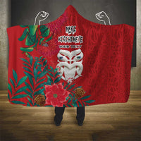 Maori Wheku Meri Kirihimete Personalised Hooded Blanket All Red Indigenous Maori Motif - Polynesian Pride