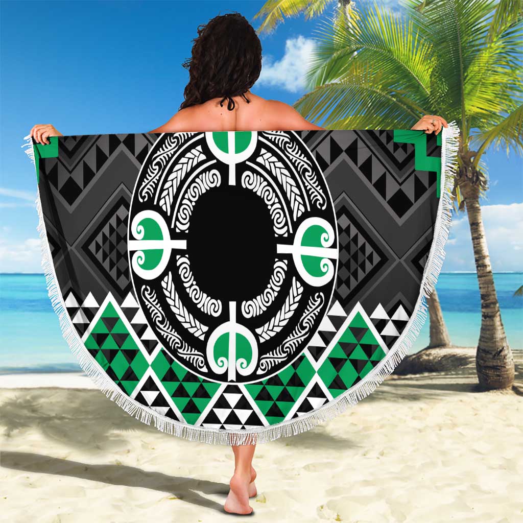 Personalised Aotearoa Niho Taniwha Motif Beach Blanket Green Style