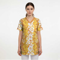 Hawaiian Lei Day Scrub Top Gold Hibiscus Flowers Lei Art - Polynesian Pride