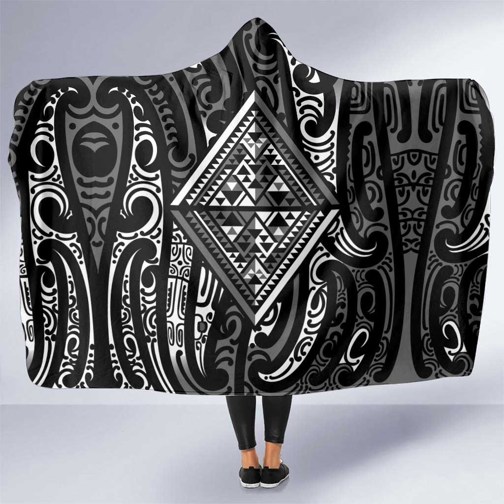 New Zealand Maori Taniko Hooded Blanket Black Kowhaiwhai Puhoro