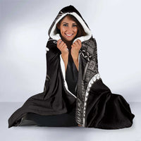 Samoa Siapo Tribal Pattern Hooded Blanket Black Polynesian Plumeria Tapa Motif