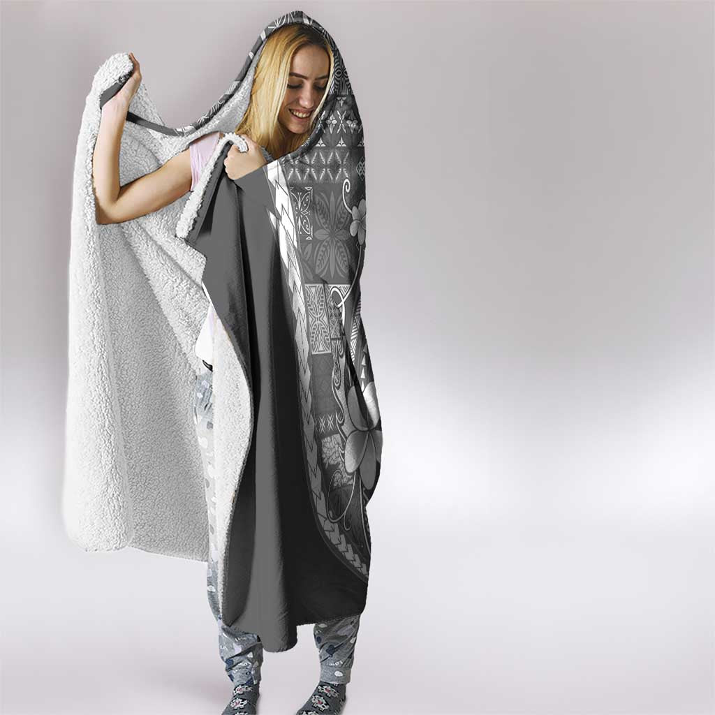 Samoa Siapo Tribal Pattern Hooded Blanket Light Gray Polynesian Plumeria Tapa Motif