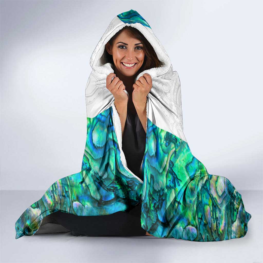 Custom New Zealand Aotearoa Hooded Blanket Green Maori Paua Shell Indigenous - Polynesian Pride