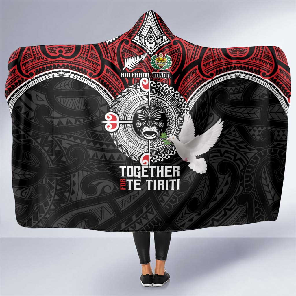 Aotearoa and Tonga Mo Te Tiriti Hooded Blanket New Zealand Honour The Treaty Ake!Ake!Ake! LT9 One Size Red - Polynesian Pride
