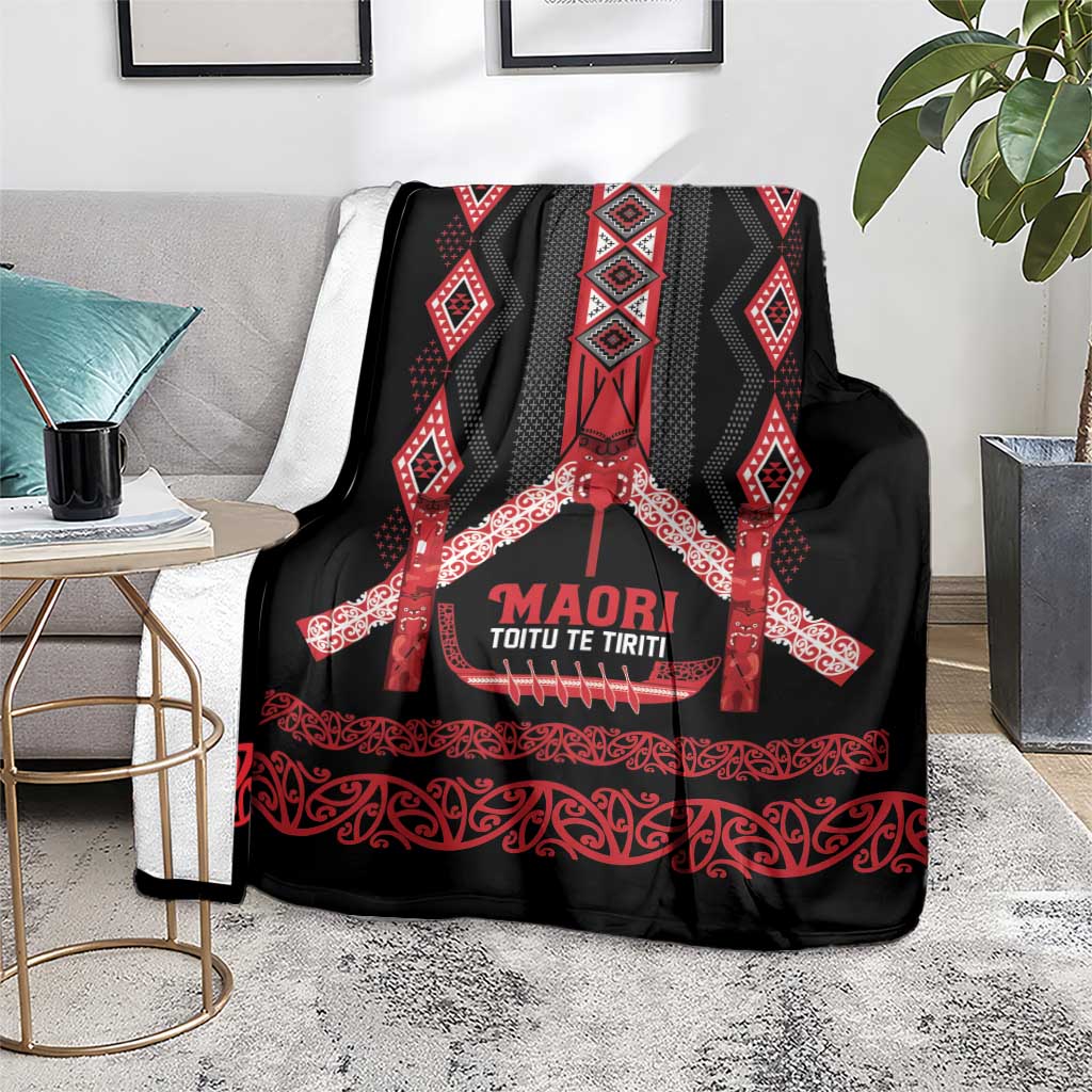 Toitu Te Tiriti Waitangi Blanket Black Wharenui House - Polynesian Pride