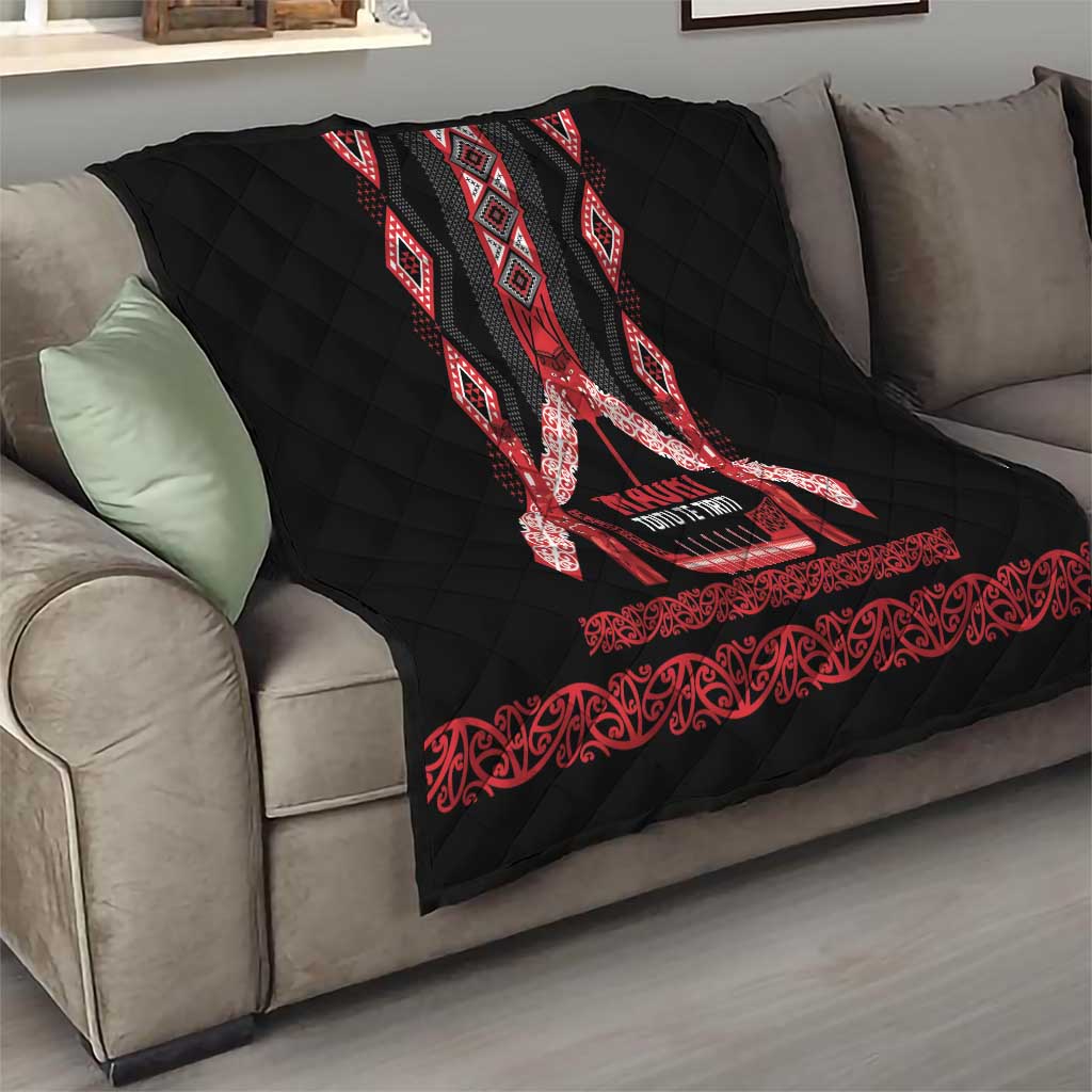 Toitu Te Tiriti Waitangi Quilt Black Wharenui House - Polynesian Pride